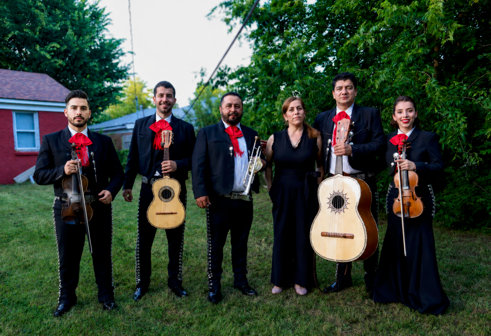 Mariachi de mi Tierra full band with violin, guitarron, and trumpet performing in New Jersey