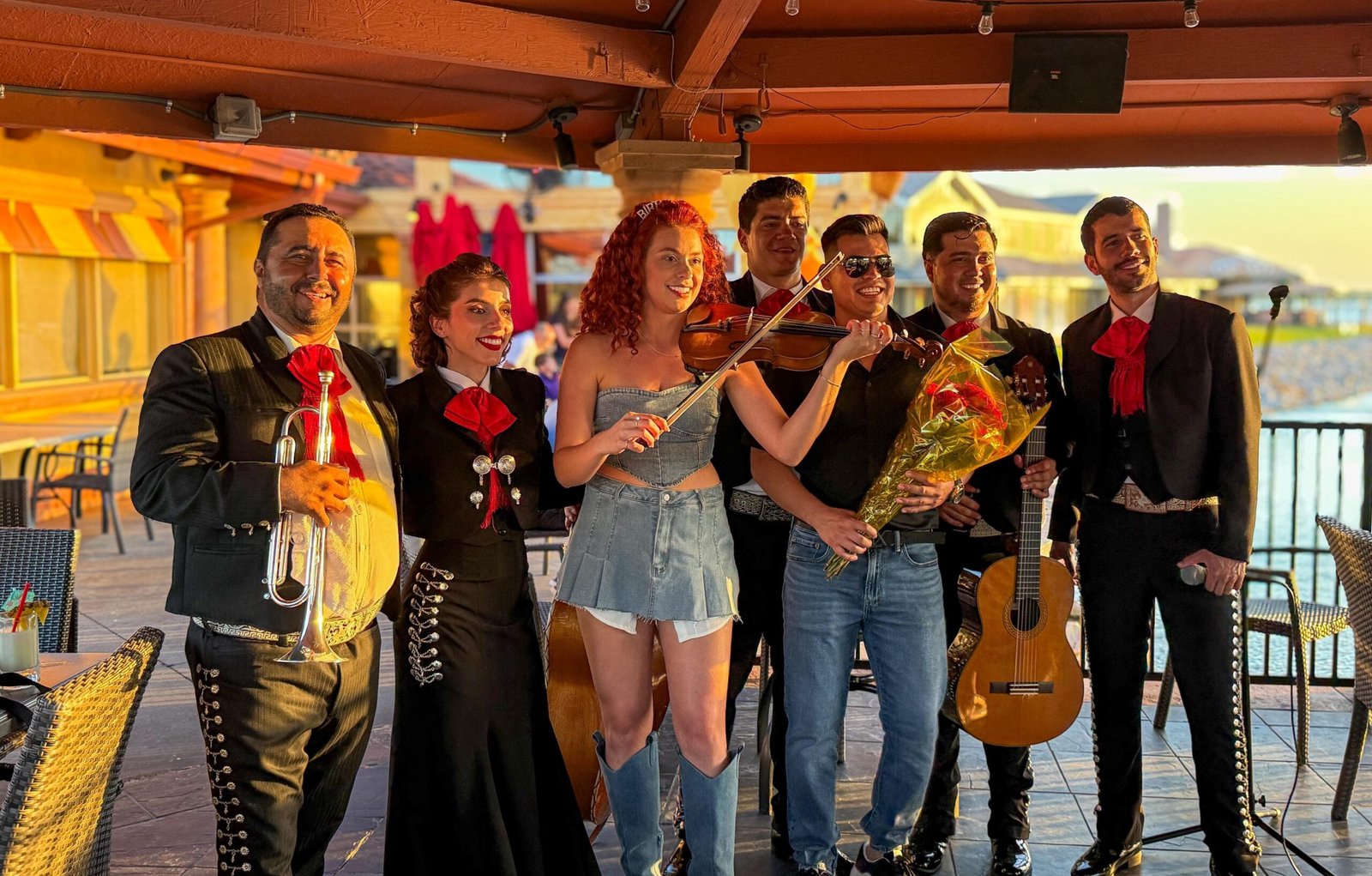 Happy clients with Mariachi de mi Tierra
